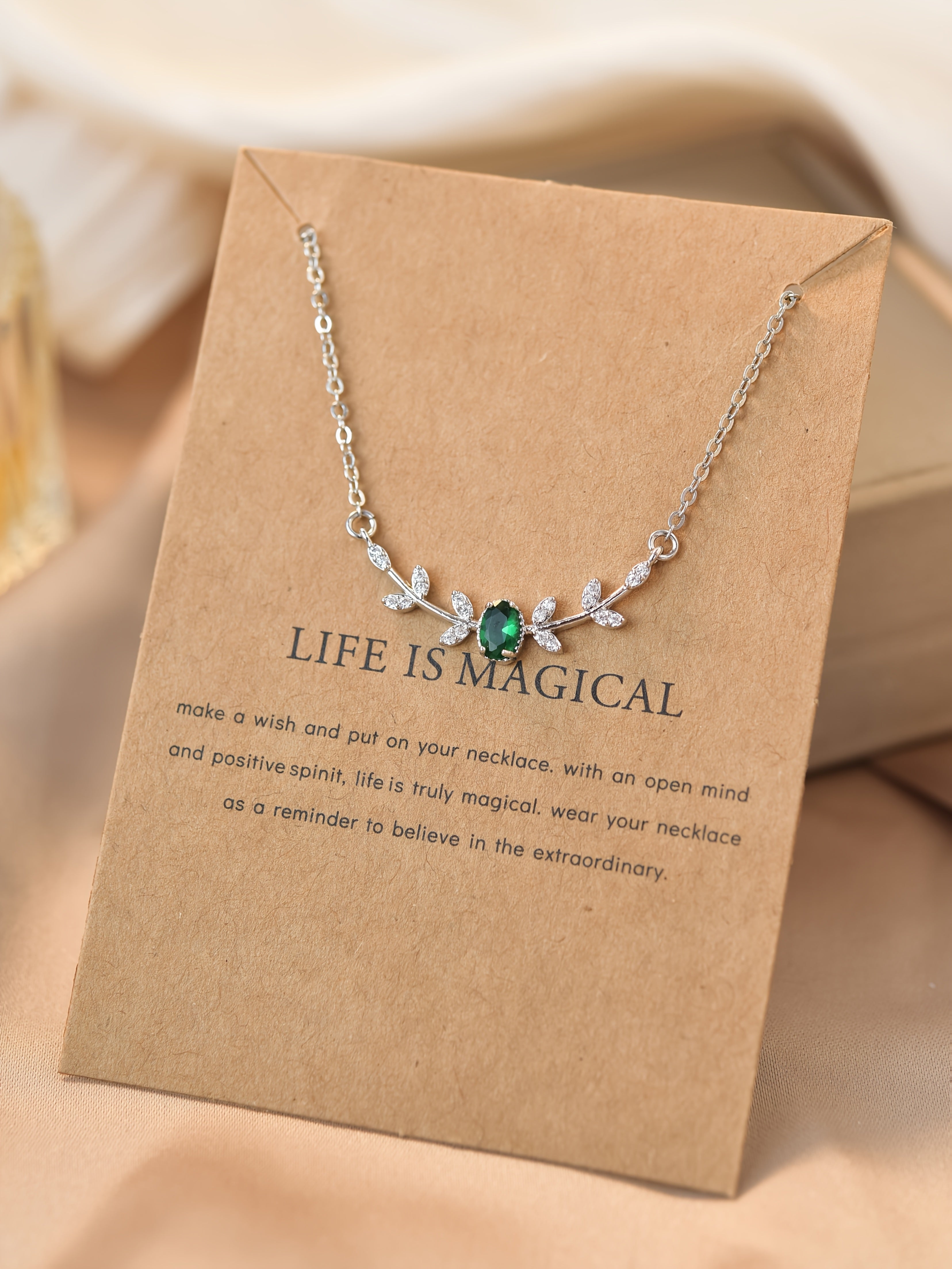 Collier "Feuillage d'Or" & Émeraude de Synthèse