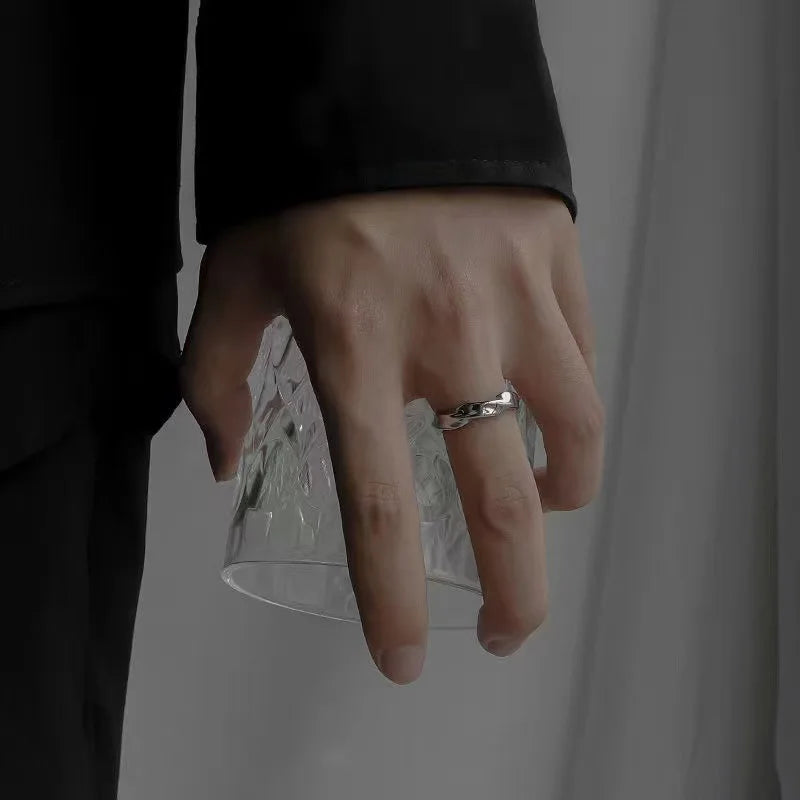 Bague Géométrique "L'Épure Froide" – Style High-Fashion