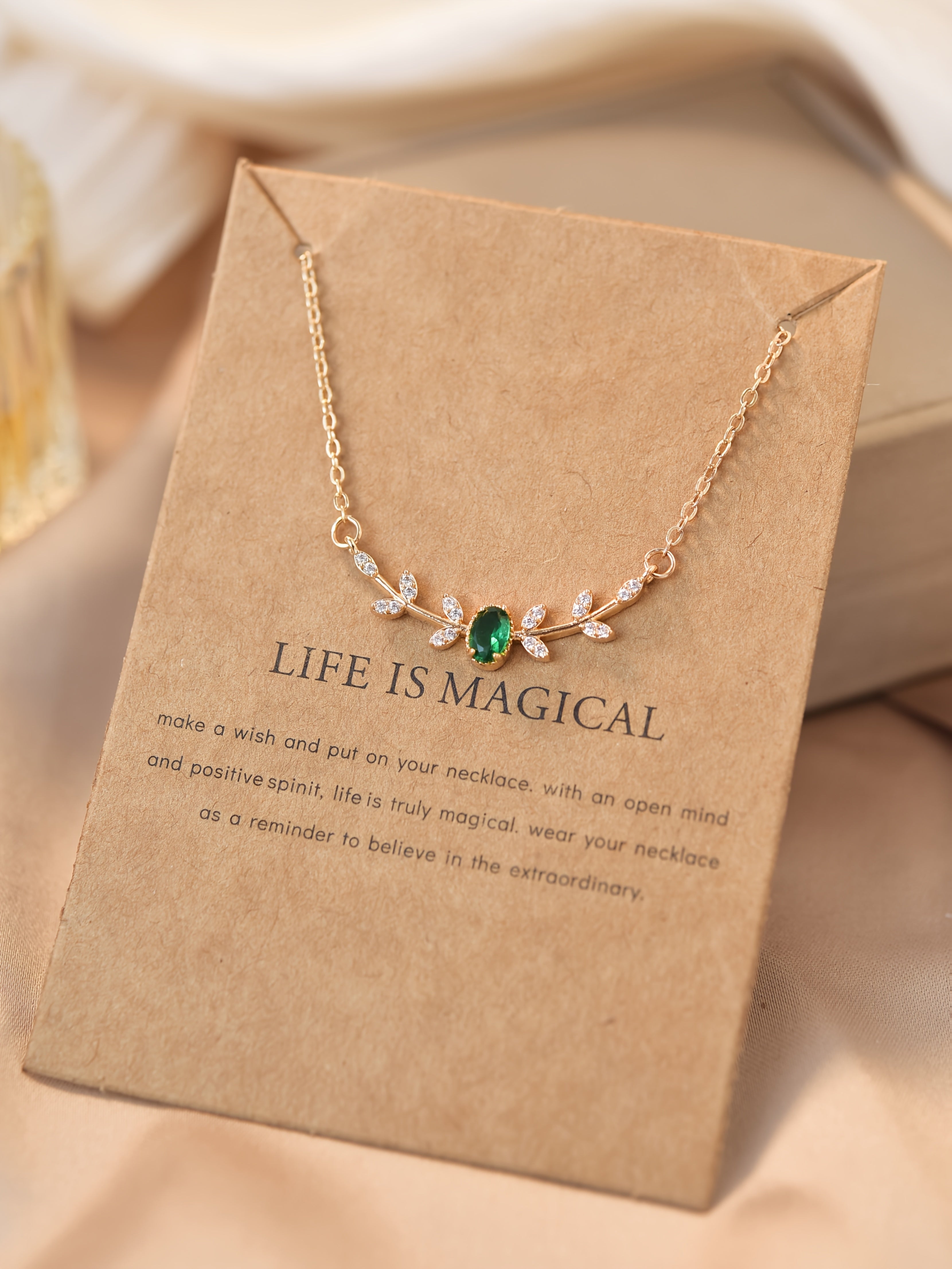 Collier "Feuillage d'Or" & Émeraude de Synthèse